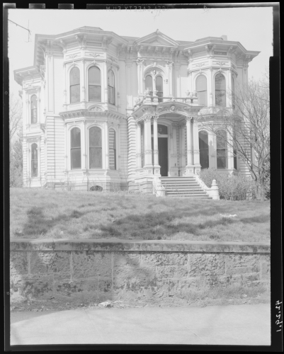 Minor%20White%2C%20%3Cb%3E%3Ci%3E%20Jacobs-Dolph%20House%3C%2Fi%3E%3C%2Fb%3E%2C%201942%2C%20negative%2C%20Museum%20Purchase%3A%20Commissioned%20by%20the%20Portland%20Art%20Museum%2C%20%26%23169%3B%20Portland%20Art%20Museum%2C%2042.29.1